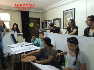 Güzel Sanatlar Öğrencileri Desen Çalışırken Balıkesir