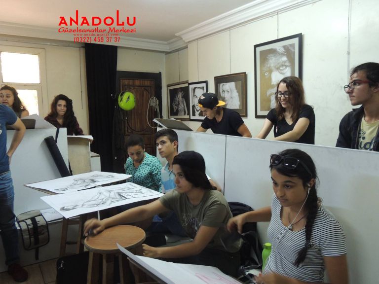 Güzel Sanatlar Öğrencileri Desen Çalışırken Balıkesir