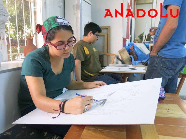 Karakalem Potre Çizim Yapan Üniversite Hazırlık Grupları Balıkesir